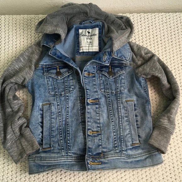ABERCROMBIE KIDS SIZE 5/6 JEAN JACKET WITH SWEATER SLEEVES